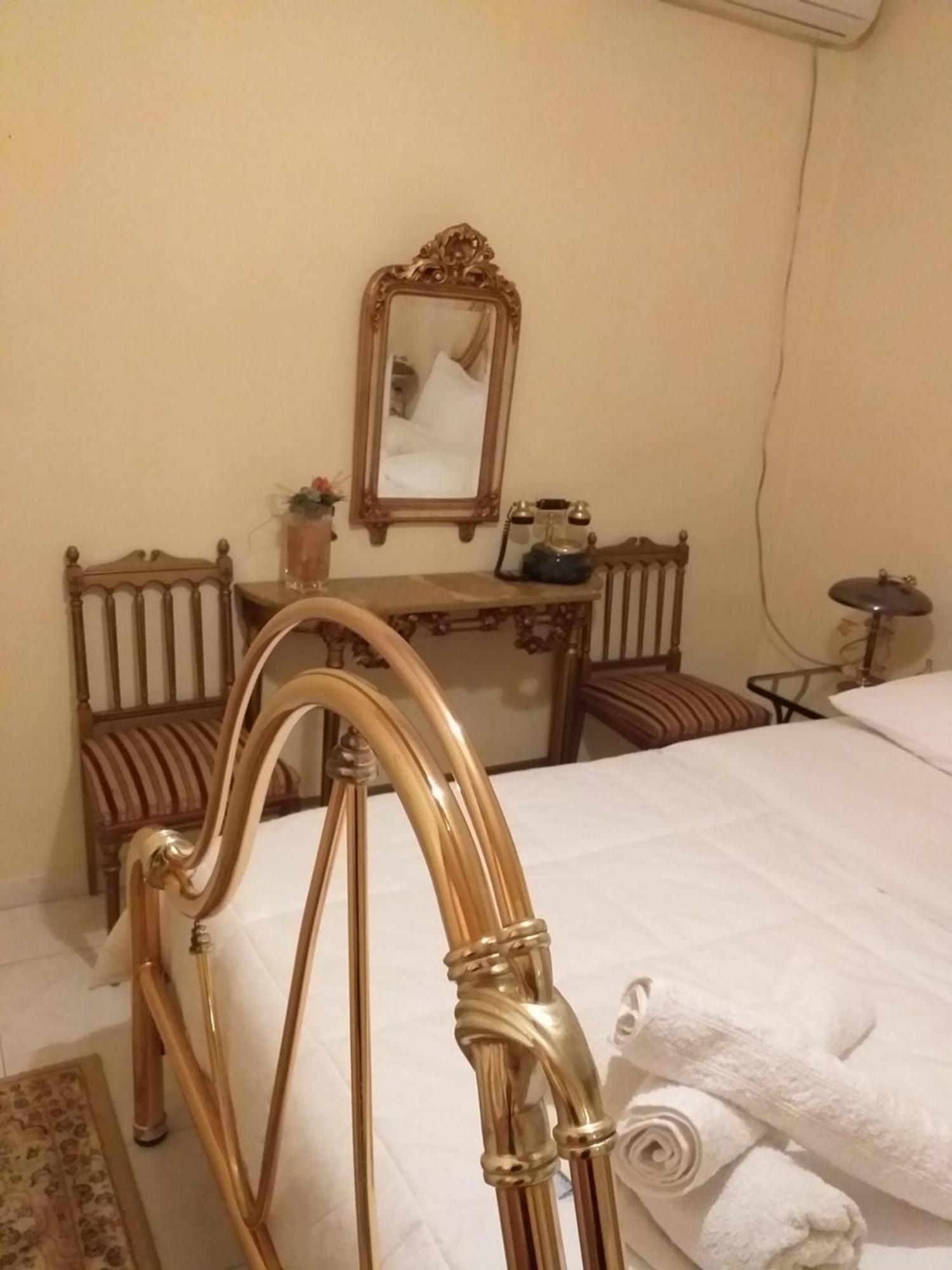 Roulas Cozy Apartments Artemida  Rum bild